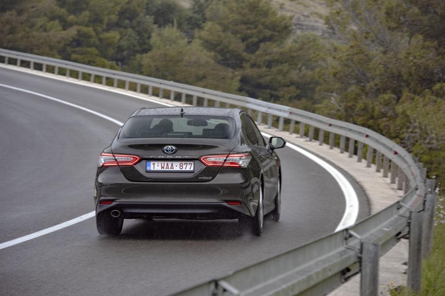  Toyota Camry Hybrid 2019 года  (EU) (фото 24 из 45)